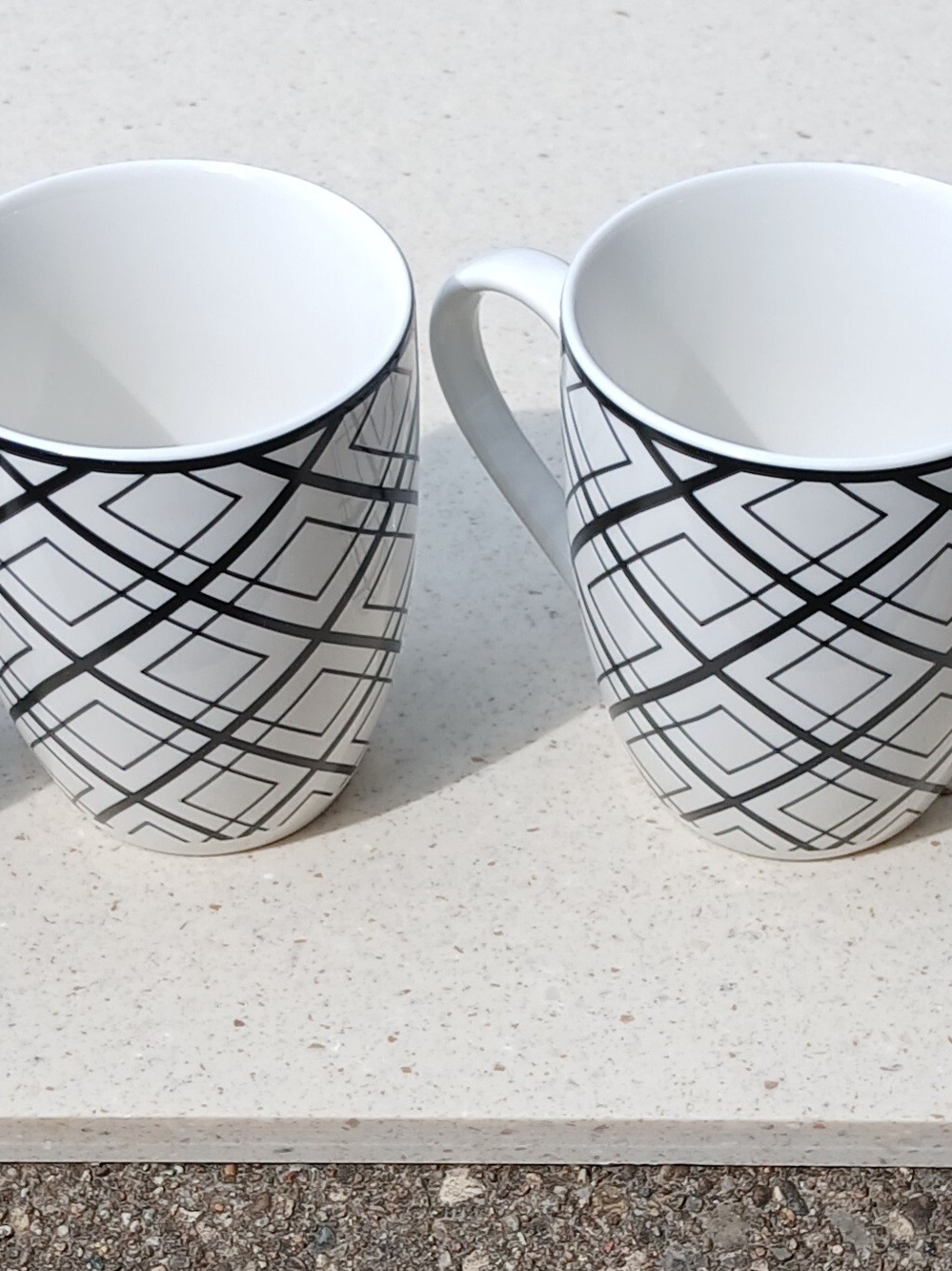MDover & York Ceramic Black & White Geometric Mug - Set Of 4 New - Picture 2 of 3